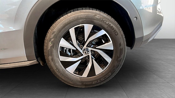 Volkswagen T-Roc 6 of 13
