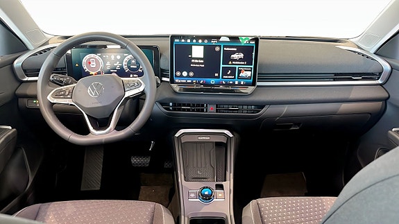 Volkswagen T-Roc 10 of 13