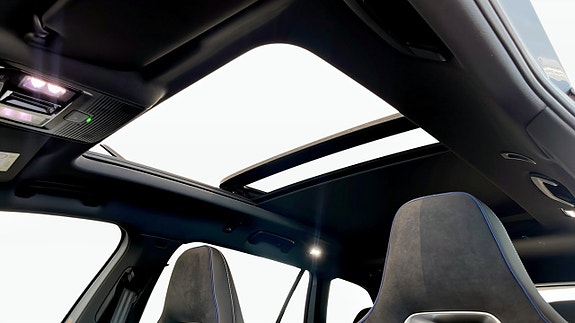Volkswagen Passat 9 of 15
