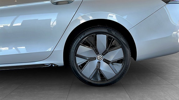 Volkswagen Passat 6 of 15