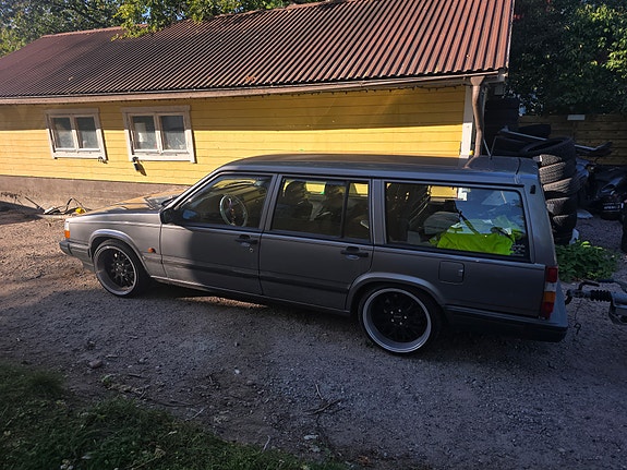 Volvo 740 2 of 7
