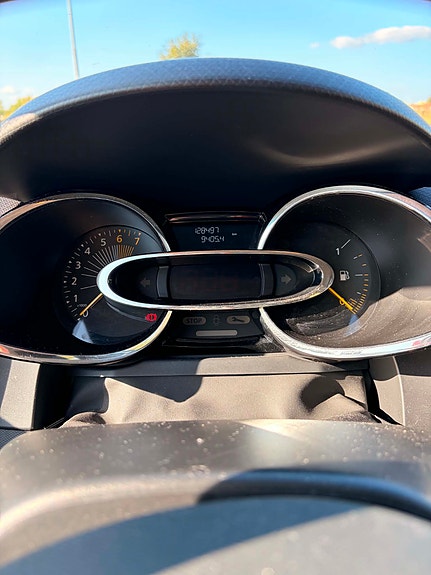 Renault Clio 9 of 11