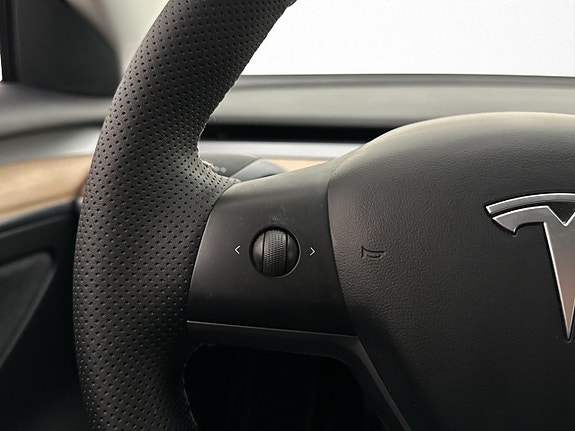 Tesla Model 3 17 of 30