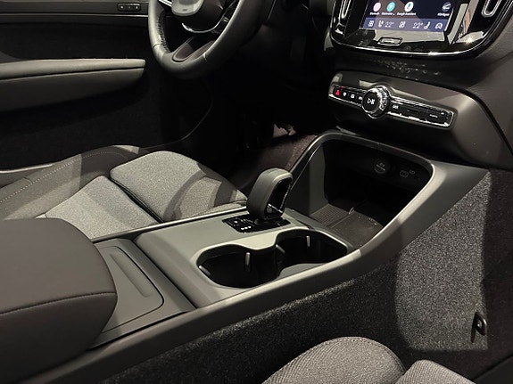 Volvo EX40 18 of 20