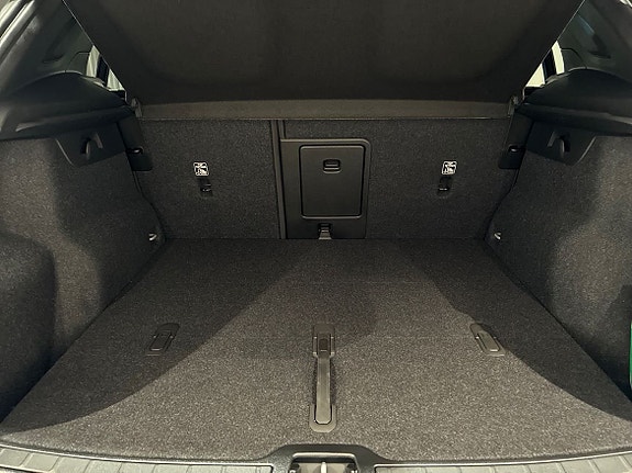Volvo EX40 13 of 20