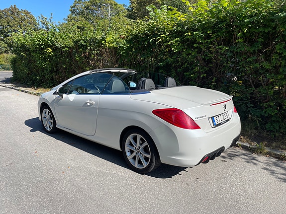 Peugeot 308 2 of 6