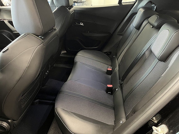Peugeot 2008 7 of 18
