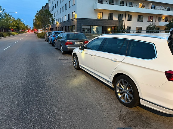 Volkswagen Passat 5 of 12