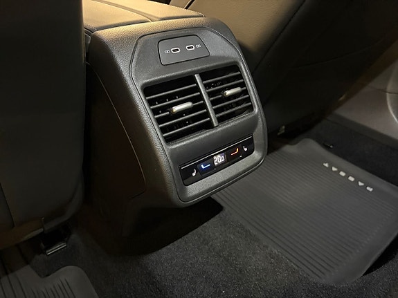 Volkswagen Passat 14 of 15