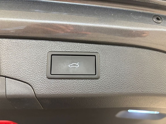 Volkswagen Passat 12 of 15