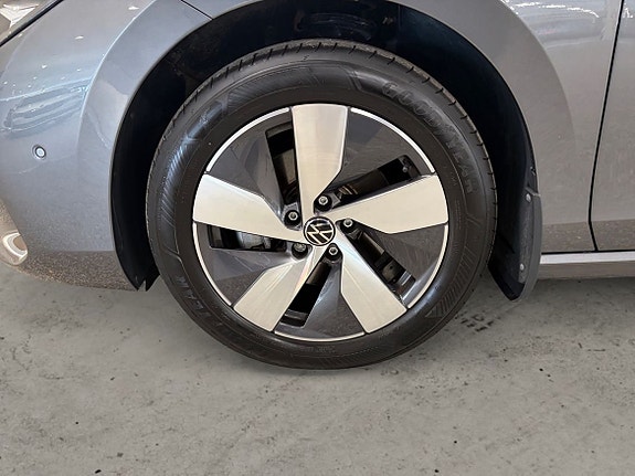 Volkswagen Passat 6 of 15