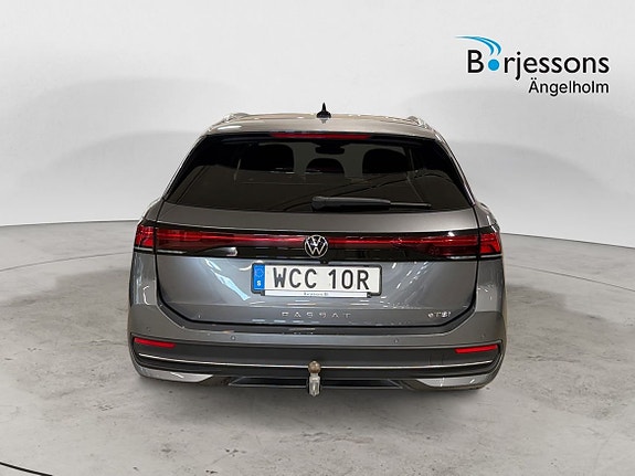 Volkswagen Passat 4 of 15