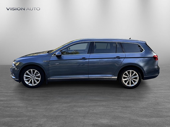 Volkswagen Passat 8 of 30