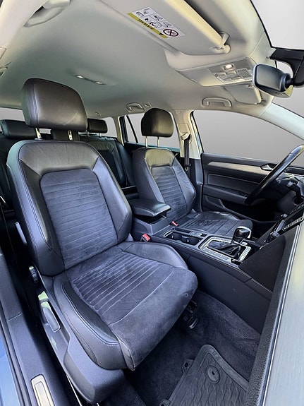 Volkswagen Passat 17 of 30