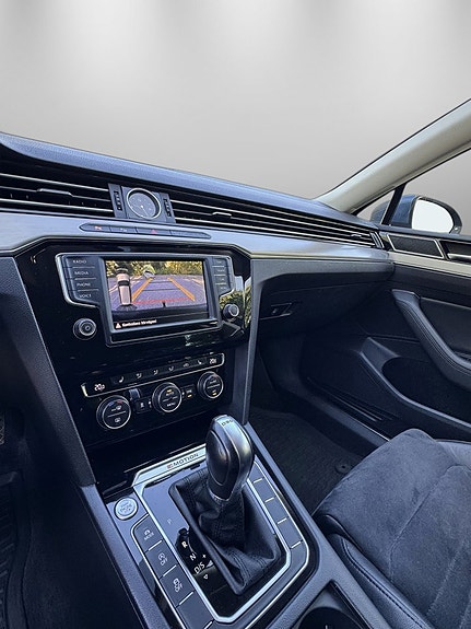 Volkswagen Passat 19 of 30