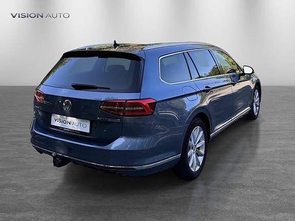 Volkswagen Passat 5 of 30