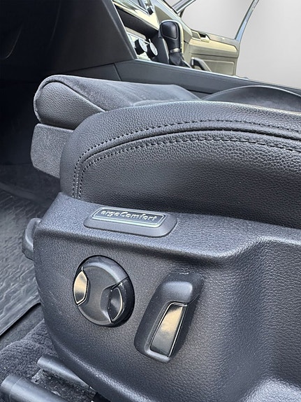 Volkswagen Passat 12 of 30