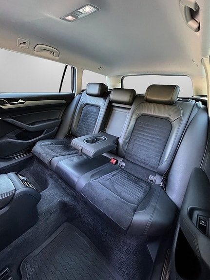 Volkswagen Passat 24 of 30
