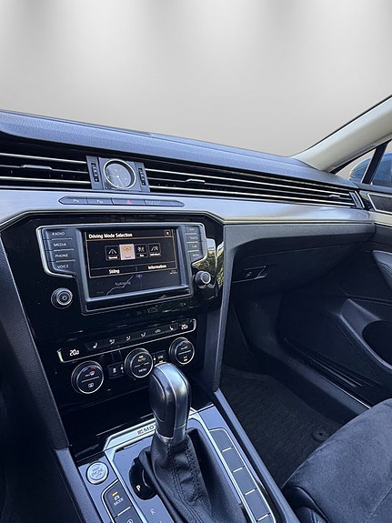 Volkswagen Passat 20 of 30
