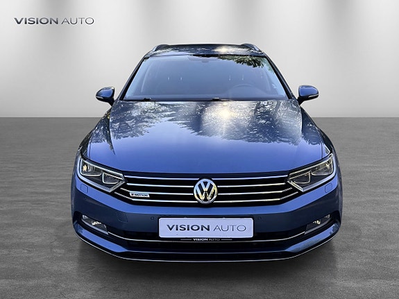 Volkswagen Passat 2 of 30