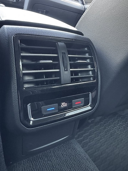Volkswagen Passat 26 of 30