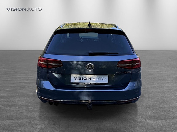 Volkswagen Passat 6 of 30