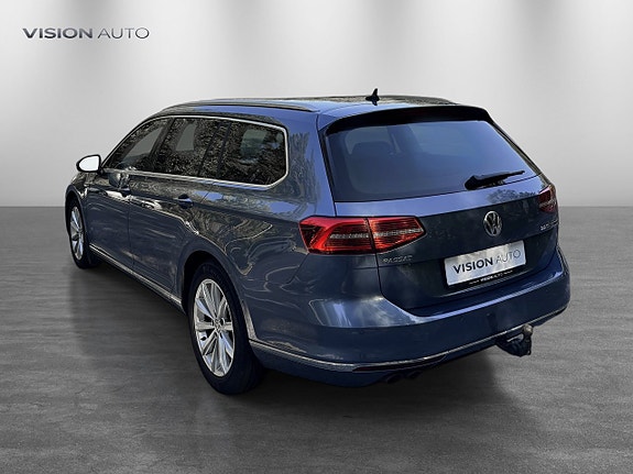 Volkswagen Passat 7 of 30