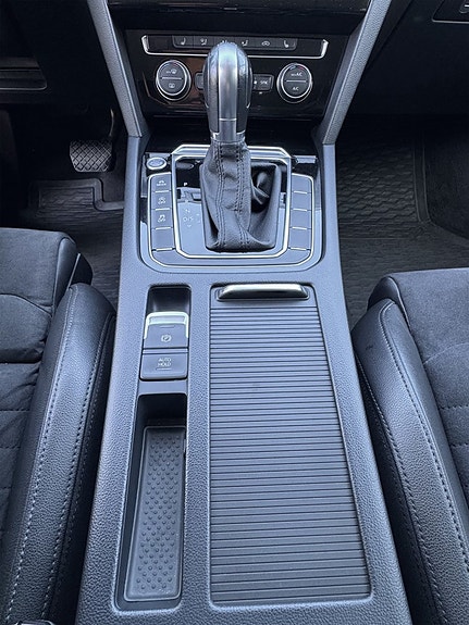 Volkswagen Passat 22 of 30