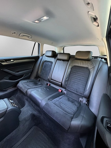 Volkswagen Passat 23 of 30