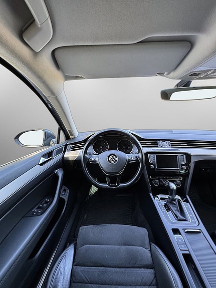 Volkswagen Passat 14 of 30
