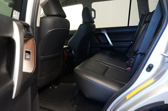 Toyota Land Cruiser 10 of 12