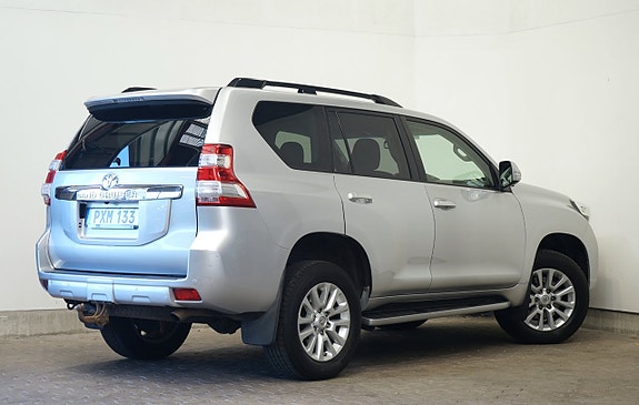 Toyota Land Cruiser 4 of 12