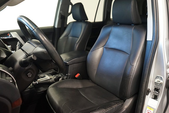 Toyota Land Cruiser 9 of 12