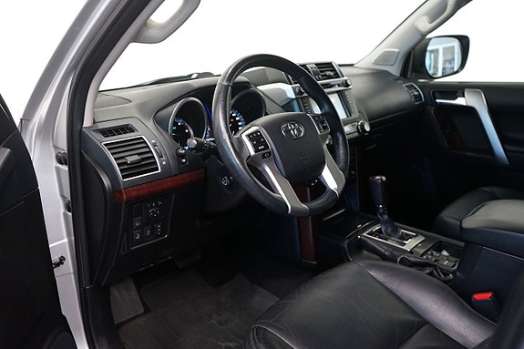 Toyota Land Cruiser 8 of 12