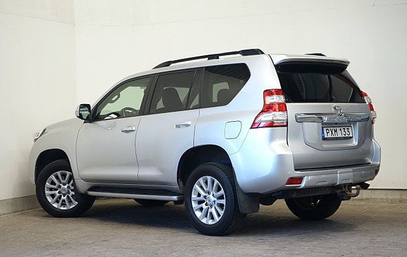 Toyota Land Cruiser 3 of 12