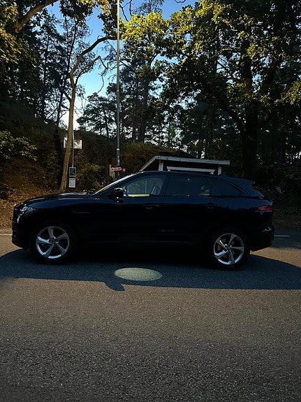Jaguar F-PACE 3 of 14