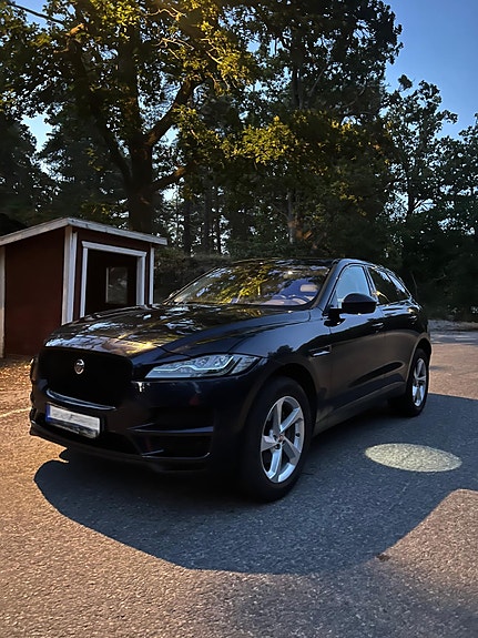 Jaguar F-PACE 2 of 14