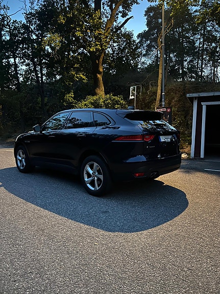 Jaguar F-PACE 4 of 14