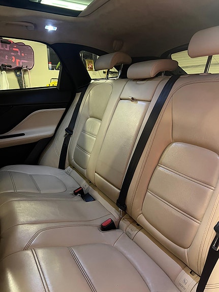 Jaguar F-PACE 12 of 14