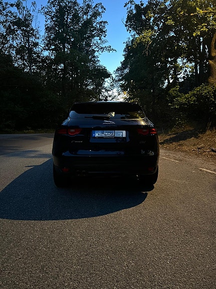 Jaguar F-PACE 5 of 14