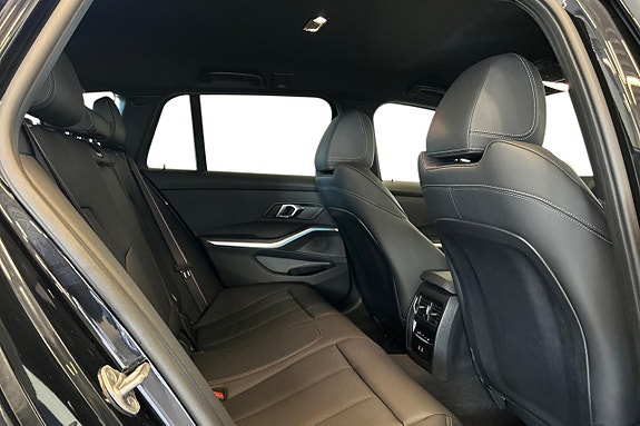 BMW 330e 21 of 25