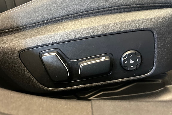 BMW 330e 19 of 25
