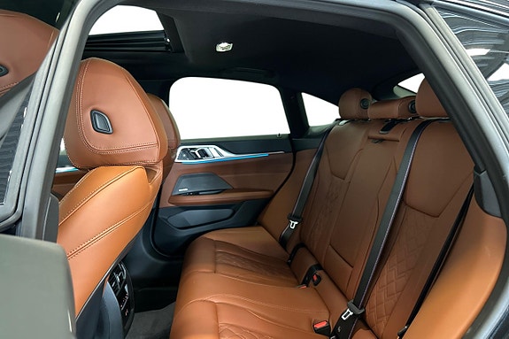 BMW i4 20 of 23