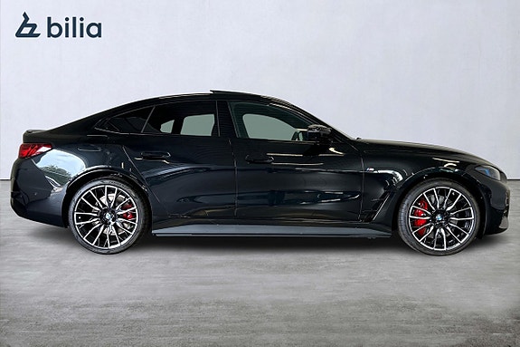 BMW i4 8 of 23