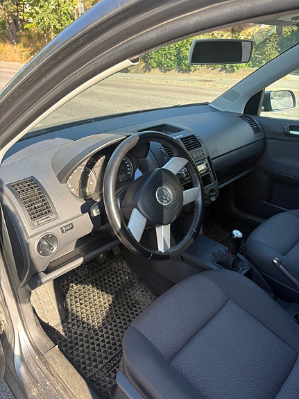 Volkswagen Polo 2 of 9