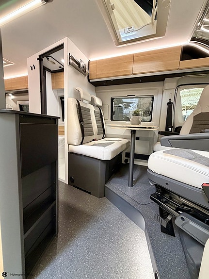 Adria Twin Select 640 SGX 7 of 16