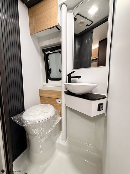 Adria Twin Select 640 SGX 14 of 16