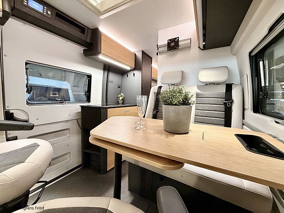 Adria Twin Select 640 SGX 8 of 16