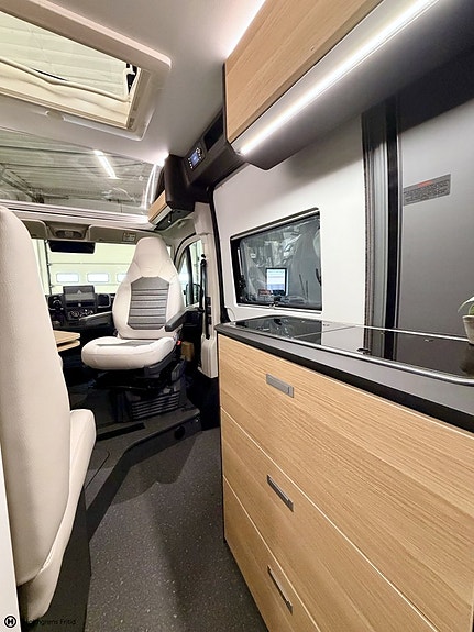Adria Twin Select 640 SGX 13 of 16