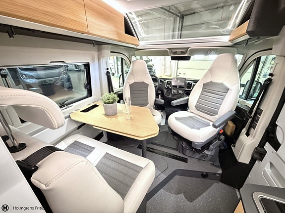 Adria Twin Select 640 SGX 16 of 16